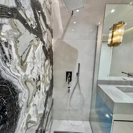 Διαμέρισμα Brand New Premium Center 7star 4bedroom2 *
