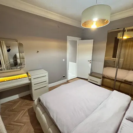 Apartment Brand New Premium Center 7star 4bedroom2 *